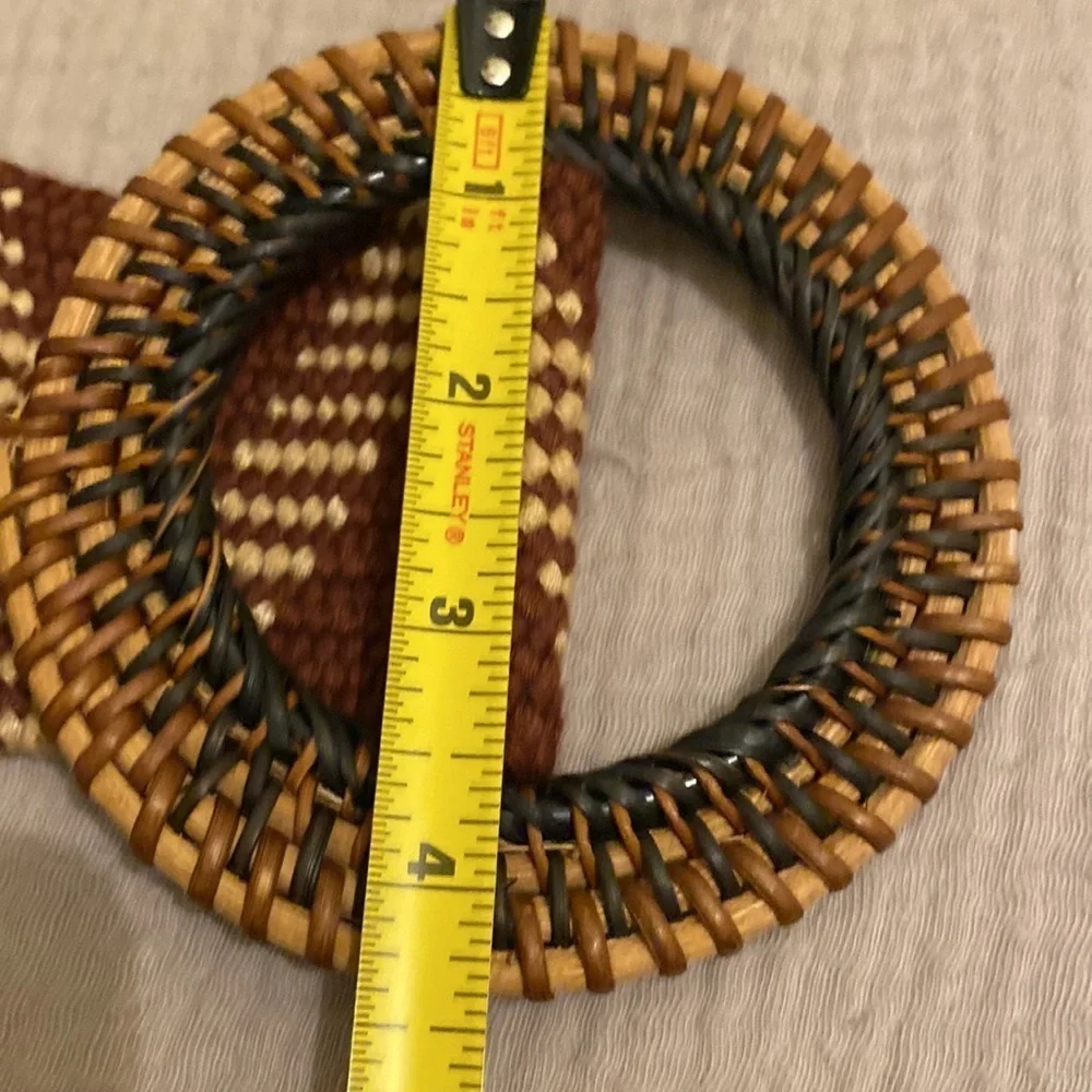 Zara material / raffia summer belt . Size USA 30 .